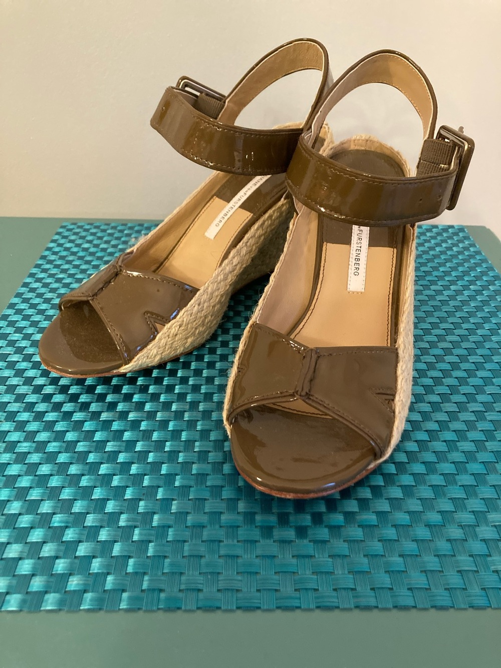 Diane Von Furstenberg Brown Patent Espadrille Wedge Sandals Women Size 8.5